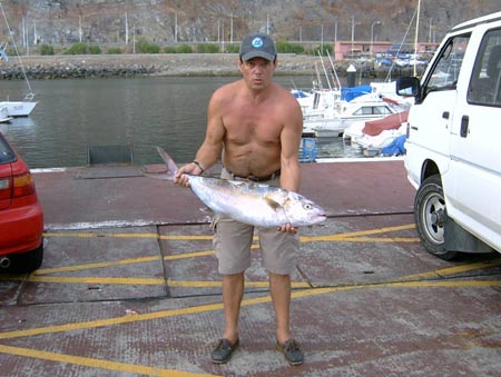 Suso con un Medregal de 8,700Kgs. pescado en Tenerife. Octubre 2006.