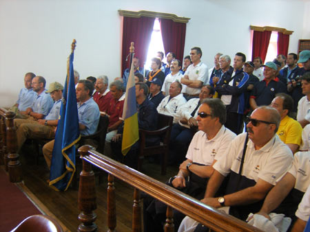 Equipos participantes en el salón de actos del Ayuntamiento.